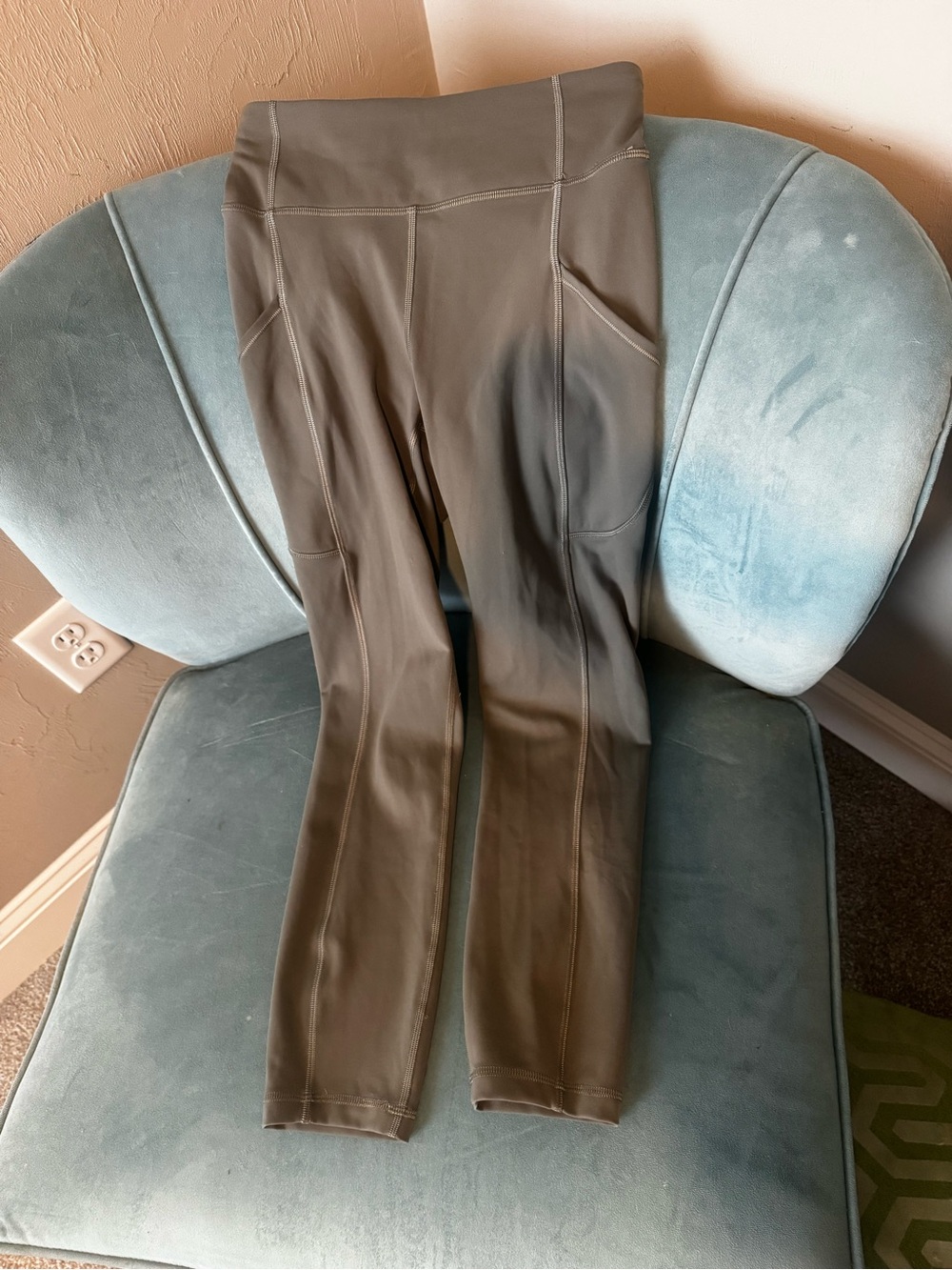 Lululemon leggings with pockets